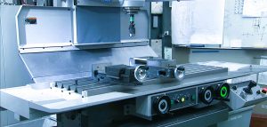 フライス盤とは？機械加工の基本となる工作機械について解説
