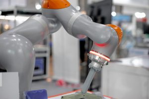 協働ロボットとは？人と協力して共に作業を行うロボットを解説