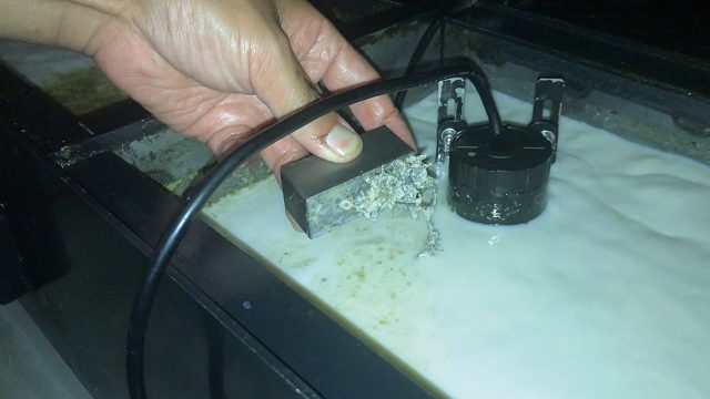 クーラントタンクの汚れと悪臭を劇的に改善！「ファインバブル浄化装置」