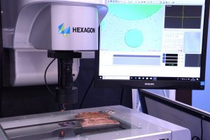 画像測定器とは？非接触で対象物を測る測定機器を解説