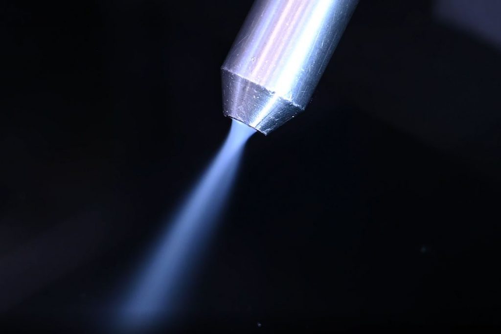 ドライアイスを使った新しいクーラントシステム「DIPS」