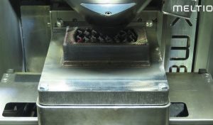 ワイヤーDED金属3Dプリンターで成形サイクルの冷却時間を半減する方法 | 3次元水管金型を造形するメリットとは