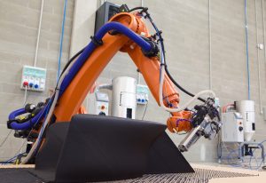 Caracol社のロボットアーム式大型樹脂3Dプリンター「Heron AM」のメリットとは | 事例も紹介